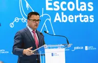 09,00 h.-       O conselleiro de Emprego, Comercio e Emigración, José González, acompañado polo secretario xeral da Emigración, Antonio Rodríguez Miranda, o director de Turismo de Galicia, Xosé Merelles, e a delegada territorial da Xunta na Coruña, Belén do Campo, participará no acto de clausura do programa Escolas Abertas 2024. No Centro Superior de Hostalería de Galicia (carretera Santiago-Noia, Barcia, Km 3 foto xoán crespo
