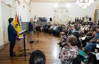 O presidente da Xunta, Alfonso Rueda, acompañado polo conselleiro de Emprego, Comercio e Emigración, José González, entrega a distinción A Barca de Sálvora a mulleres destacadas da colectividade galega, con motivo do Día internacional da Muller. Centro Galego de Avellaneda (Buenos Aires), 08/03/25.