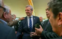 O presidente da Xunta de Galicia, Alfonso Rueda, acompañado polo conselleiro de Emprego, Comercio e Emigración, José González, participa na celebración da Festa Nacional de España á que acudiron a vicepresidenta de Arxentina, Victoria Villarruel, e a ministra de Seguridad, Patricia Burrllich.  Embaixada de España en Bos Aires (Bos Aires), 10/10/25.