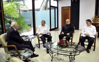 raul-se-reunio-con-moratinos-y-el-cardenal-jaime-ortega-580x384