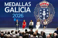 O presidente da Xunta de Galicia, Alfonso Rueda, acompa&ntilde;ado dos membros do Executivo auton&oacute;mico, preside a cerimonia de Entrega das Medallas de Galicia 2026 &aacute;s galardoadas Claudia Alicia &Aacute;lvarez Arg&uuml;elles, Beatriz Gil Fern&aacute;ndez, Carla Mar&iacute;a Angola Rodr&iacute;guez e Camila Fern&aacute;ndez. Cidade da Cultura (Santiago de Compostela), 24/07/26.