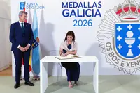 O presidente da Xunta de Galicia, Alfonso Rueda, acompa&ntilde;ado dos membros do Executivo auton&oacute;mico, preside a cerimonia de Entrega das Medallas de Galicia 2026 &aacute;s galardoadas Claudia Alicia &Aacute;lvarez Arg&uuml;elles, Beatriz Gil Fern&aacute;ndez, Carla Mar&iacute;a Angola Rodr&iacute;guez e Camila Fern&aacute;ndez. Cidade da Cultura (Santiago de Compostela), 24/07/26.