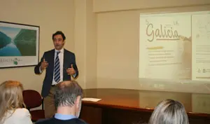 Javier Aguilera, en un momento de su intervención en AEGU.