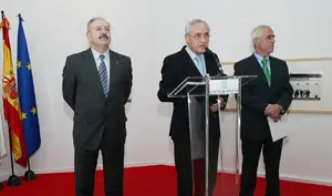Ramón Villares, José Ramón Ónega y Aurelio Miras en la inauaguración de Os adeuses