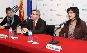 Jiménez en la presentación con David Vázquez y Cristina López