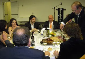 O alcalde de Fonsagrada sirve o cocido