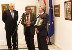 Cabrera, Ortiz y Jiménez  en el acto de inauguración con una marina en primer plano