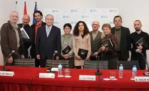 Los participantes en la presentación del libro