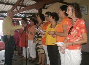 Cantando el Himno Gallego