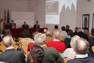 El conferenciante proyecto más de un centenar de imágenes