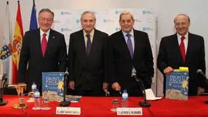 Posado de J.Rodríguez, Ónega, Palomares y Reigosa, con el libro