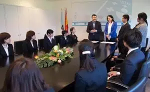 O director xeral de Xuventude e Voluntariado, Ovidio Rodeiro, recibirá aos mozos procedentes de Wakayama (Xapón) que están a participar nun intercambio organizado por Xuventude. Na sala de xuntas do Edificio Administrativo de San Lázaro. Terceiro Andar. 
foto xoán crespo
09/03/15