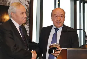 Lage entrega la vieira de plata a José Ramón Ónega