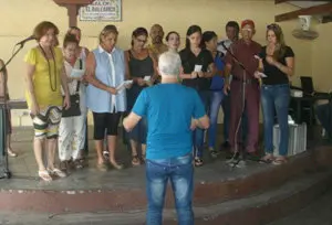 Cantando Himno