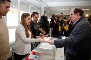 Herrera votando