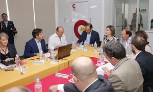 Vista general de la reunión de trabajo de Su Majestad la Reina con los representantes de la cooperación internacional en Honduras.