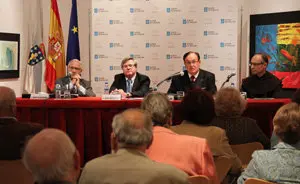 UN momento del acto, interviniendo Mourelle