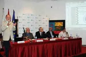 Ferro durante su conferencia