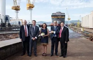 VIGO
16,40 h.-        O responsable do Goberno galego, acompañado polo conselleiro de Economía e Industria, Francisco Conde, presidirá a botadura do buque Reforma Pemex. No asteleiro Hijos de J. Barreras (av. da Beiramar, 2). 
foto xoán crespo
29/09/15