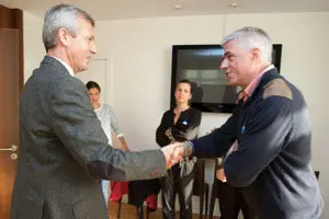 O vicepresidente da Xunta, Alfonso Rueda e os representantes das ONGD Solidariedade Internacional de Galicia, Agareso e a Fundación Educación e Cooperación asinan un convenio de colaboración para a execución do proxecto “Cooperación Galega: o mundo que queremos”. Á sinatura asistirá o cónsul xeral de Cuba en Santiago de Compostela, José Antonio Solana.
