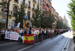 recorrido de la manifestacion por la calle Gran Via de granada