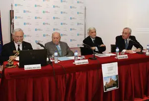 En la mesa de presentación Aparisi, Santín, Bonet y el director de la Casa José Ramón Ónega
