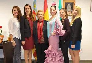 La Presidenta, Rreina y Corte de Honor de FECACV con Verónica Catalá, elegida Reina de FECACV 2016-2018