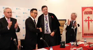 El delegado de la Xunta, José Ramón Ónega López, el embajador de Japón, Kazuhiko Koshikawa, Miguel Pampin yAlejandro Rubín