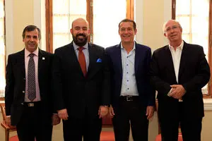 Neuquen 23-Febrero-2016... El gobernador Omar Gutiérrez  se reunío en casa de gobierno con el  Consul General de España en Bahia Blanca, Carlos Tercero Castro.