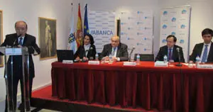 Julio Lage (en la tribuna), Flor Gómez, Carlos Conde, J. Antonio Fernández y Alejandro Segura