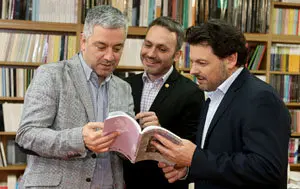 19,30 h.-    O secretario xeral de Política Lingüística, Valentín García, asistirá ao acto de presentación do libro Conciencia de Galicia, do Centro Galego de Barcelona. Na libraría Couceiro (praza de Cervantes, 6).
foto xoán crespo
29/03/16