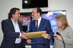 Distinción al SXC Anxo Lorenzo por Daniel Presti y  Amelia Alonso MR 2