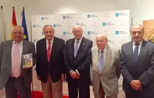1. De izq. a dcha. el autor Santiago Lorenzo Sueiro, el delegado de la Xunta en Madrid y director de la Casa, José Ramón Ónega; el jurista y escritor, Enrique Santín y el presidente de AEGAMA, Julio Lage.jpg