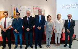 1. El delegado de la Xunta en Madrid, José Ramón Ónega y el presidente de la Fundación Barrié José María Arias Mosquera con los representantes de las federacioenes