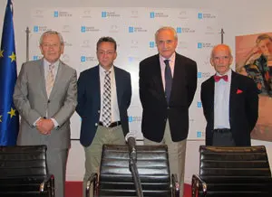 Fernando Ónega, Sergio Sauca, el delegado de la Xunta, José Ramón Ónega, y Manuel Mandianes, antes de la presentación