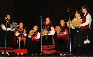 Semana de Galicia Centro Gallego de Bs As. Cantareiras y cantareiros de la Fundación Xeito Novo