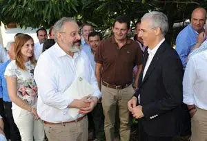 Soandres (A Laracha). A Coruña
O conselleiro de Economía, Emprego e Industria,Francisco Conde, manterá un encontro co Clúster da Madeira e o Deseño de Galicia. Na Fundación As Salgueiras (lugar das Salgueiras, Soandres).
05/09/2016
Foto Moncho Fuentes / AGN A Coruña