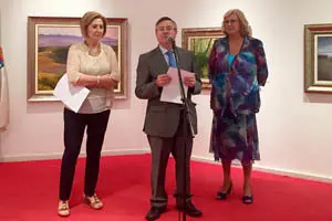 2. De izquierda a derecha, la pintora Ángeles Mera, el coordinador de la Casa Ramón Jiménez y la presentadora M. Jesús M. de Aguirre