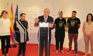 Carmen Jiménez, Martín Álvarez, el delegado de la Xunta, José Ramón Ónega, Pablo Casanova con un representante de su firma y Luz Divina Castelo