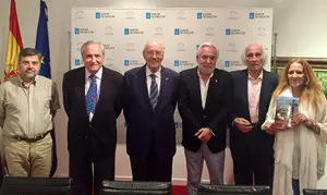 1. De izq. a dcha. Enrique Gallud, el del. de la Xunta en Madrid José R. Ónega, José Manuel Romay, el pte.del P. de Gal, Miguel Santalices, Salvador Freixedo y Magdalena del Amo