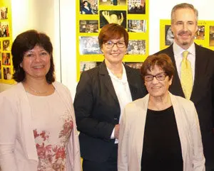 La alcaldesa de Buxtehude (2. izda.) y el consul general de Espana en Hamburgo, con la presidenta( Ida). y la  fundadora de la asociacion
