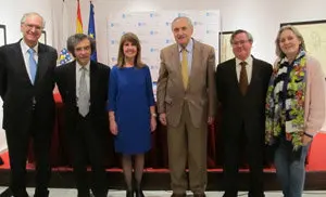 Begoña Cerro y el delegado de la Xunta, José Ramón Ónega, con José Antonio Ortíz y otros asistentes