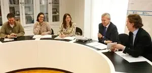 O vicepresidente da Xunta, Alfonso Rueda, acompañado do director xeral de Relacións Exteriores e coa UE, Jesús Gamallo, manterá unha reunión con representantes da Coordinadora Galega de Organizacións non Gobernamentais para o Desenvolvemento. No despacho do vicepresidente (bloque V, 3º andar). 

foto xoán crespo
20/12/16