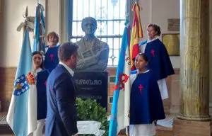 Colocación de corona de laureles por el presidente electo, Alfonso Mourente