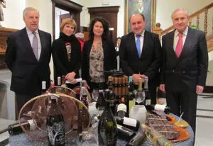 Juan Gil, la directora xeral Nava Castro, la secretaria de Estado Matilde Asián, el alcalde Horacio Gil y el delegado de la Xunta, José Ramón Ónega 