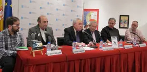 Véliz del Carpio, Manuel E. López, el delegado de la Xunta, José Ramón Ónega, el periodista Fdo. Ónega, Palacio Cantos, Hernán y Puri Sánchez., en la mesa