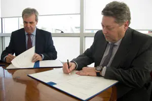 13:30.- Despacho del consejero.
El consejero de Presidencia y Justicia, Rafael de la Sierra, firma un convenio con la Casa de Cantabria en Madrid. 
16 MAR 17
