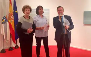 3. De izquierda a derecha, la presidenta de la Asociación Española de Pintores y Escultores Rosa de la Hidalga, la artista Dolores Guerrero, y el coordinador de Actos, Ramón Jiménez