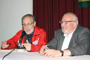MEGA.Lores y Tosar durante la conferencia 1
