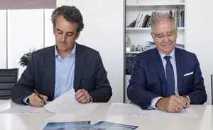 11:30 Despacho del consejero. El consejero de Innovación, Industria, Turismo y Comercio, Francisco Martín,  firma un convenio de colaboración sobre promoción turística con el representante de El Corte Inglés en Portugal. 19 de mayo de 2017 © Raúl Lucio